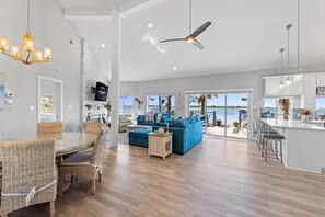 Dining - Bayfront Home , Pet-Friendly, Boat Access, Gorgeous Views & Relaxation! - Pirate's Cove (Mary Esther)