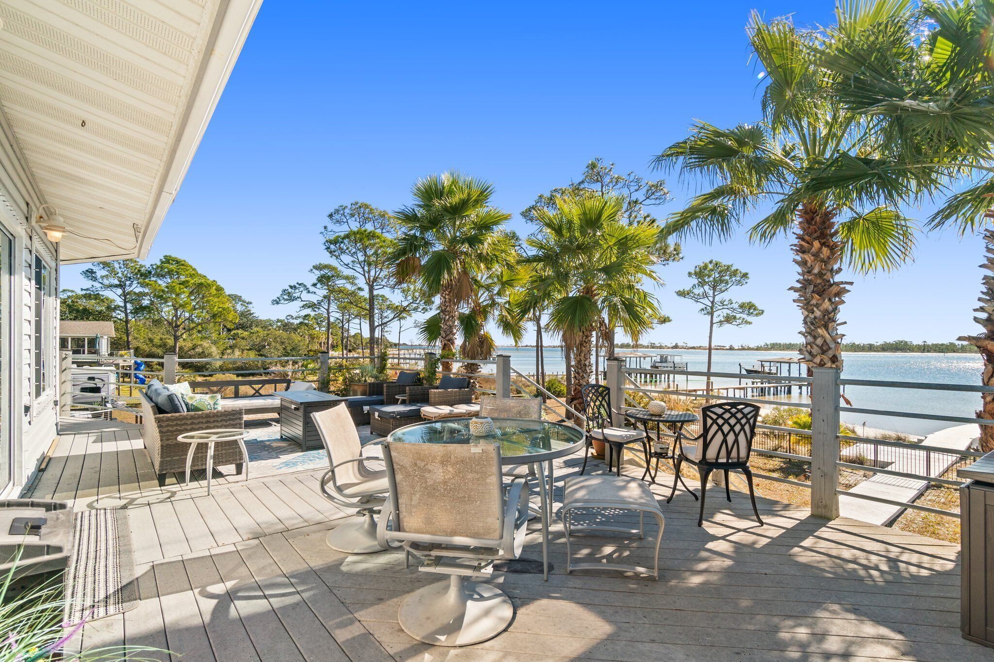 Large Deck - Bay Views - Pier For Fishing - Outdoor Furniture - Fenced In Yard - Fireplace On Deck