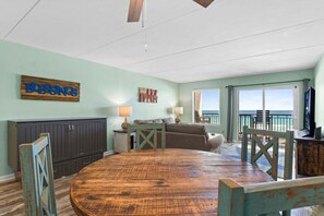 Smart TV - Island Echos 4P-Reef Intermission Beachfront Bliss in Fort Walton Beach, Perfect for Family Getaways (Fort Walton Beach)