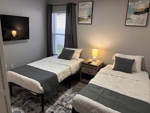 2 bedrooms, free WiFi - Awesome 2-bedroom house with AC in sunny Tampa (Tampa)