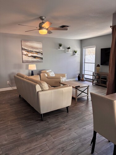 Awesome 2-bedroom house with AC in sunny Tampa