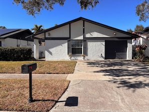 Exterior - Awesome 2-bedroom house with AC in sunny Tampa (Tampa)