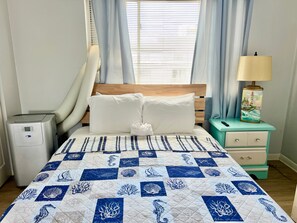 3 bedrooms, iron/ironing board, free WiFi, bed sheets - "Gone Sailing 203", Sleeps 8, Dog Friendly. Free Activities Included! (Fort Walton Beach)