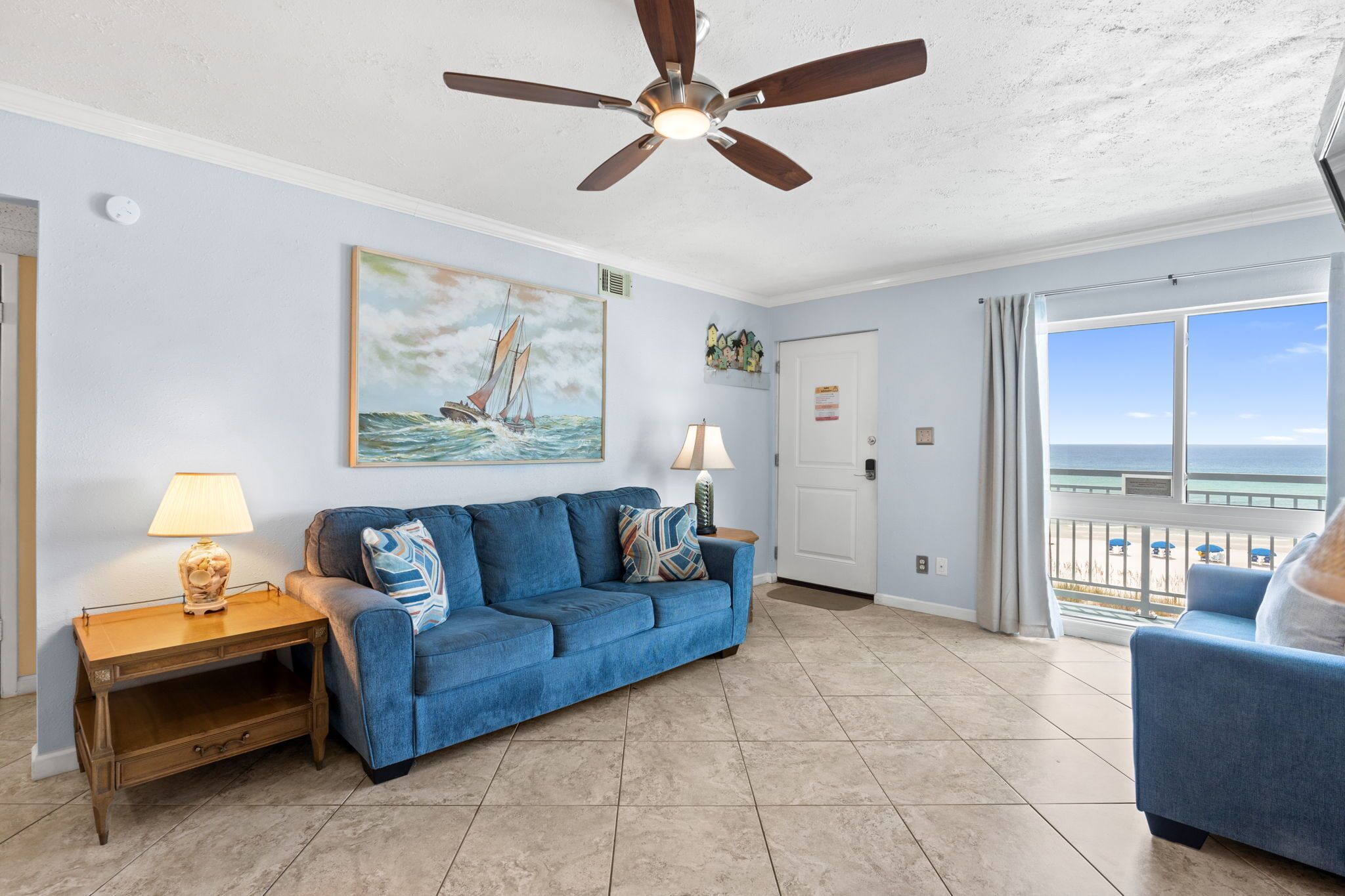 Living Area - Sleeper Sofa - Smart TV - Linens Provided