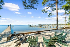 Property grounds - Luxury Bayfront Getaway | Private Pool, Pet Friendly, Boat Access | Sleeps 13 (Mary Esther)