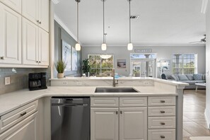 Fridge, microwave, oven, stovetop - Bayfront Escape with Balcony, Downtown & Dining Walkable (Fort Walton Beach)