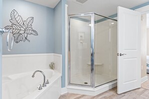 Shower, hair dryer, towels - New! Waterscape A109 | 2BR/2BA + Bunks | Pools, Lazy River & Activities (Fort Walton Beach)