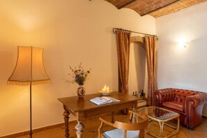 Interior - Apartment 'Casa Cascata - Casale Rosmarino' with Private Garden, Wi-Fi and Air Conditioning (Suvereto)