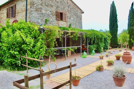 Exterior. Apartment 'Casa Cascata - Casale Rosmarino' with Private Garden, Wi-Fi and Air Conditioning