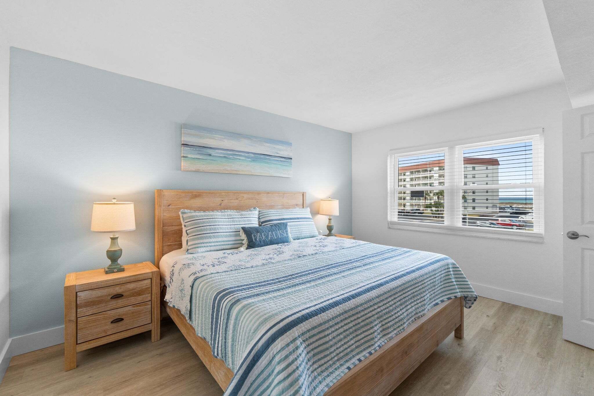 Master king bedroom w/access to bathroom & view of the golf