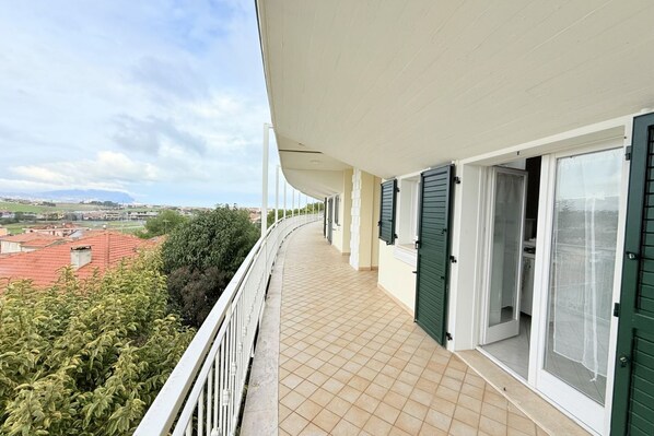 Exterior detail - P076 - Porto Recanati, comfortable three-room apartment with terrace and washing machine (Porto Recanati)