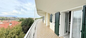 P076 - Porto Recanati, comfortable three-room apartment with terrace and washing machine