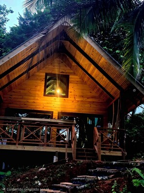 Exterior detail - Cabaña selva tranquila, autosostenible, The Pause. Para 4 huespedes maximo (Bocas del Toro)