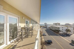 Outdoor dining - Ocean View 138th Street 3 BR, sleeps 12 with pool (Ocean City)