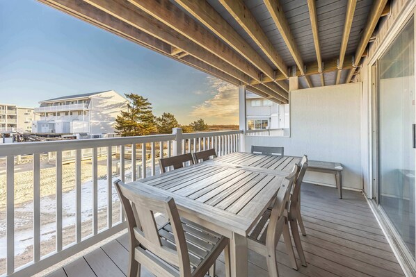 Outdoor dining - 67th Ocean Block 4 BR Townhouse Sleeps 12, Pool (Ocean City)