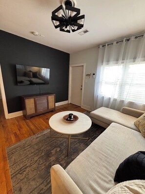 Living area - Cozy East Nashville Home w Fenced-In Backyard (Nashville)