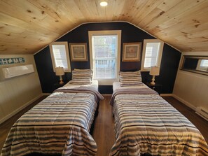 2 bedrooms, desk, iron/ironing board, free WiFi - Sunrise Beach Cottage 2-bedroom + Bonus room with AC in Old Orchard Beach (Old Orchard Beach)