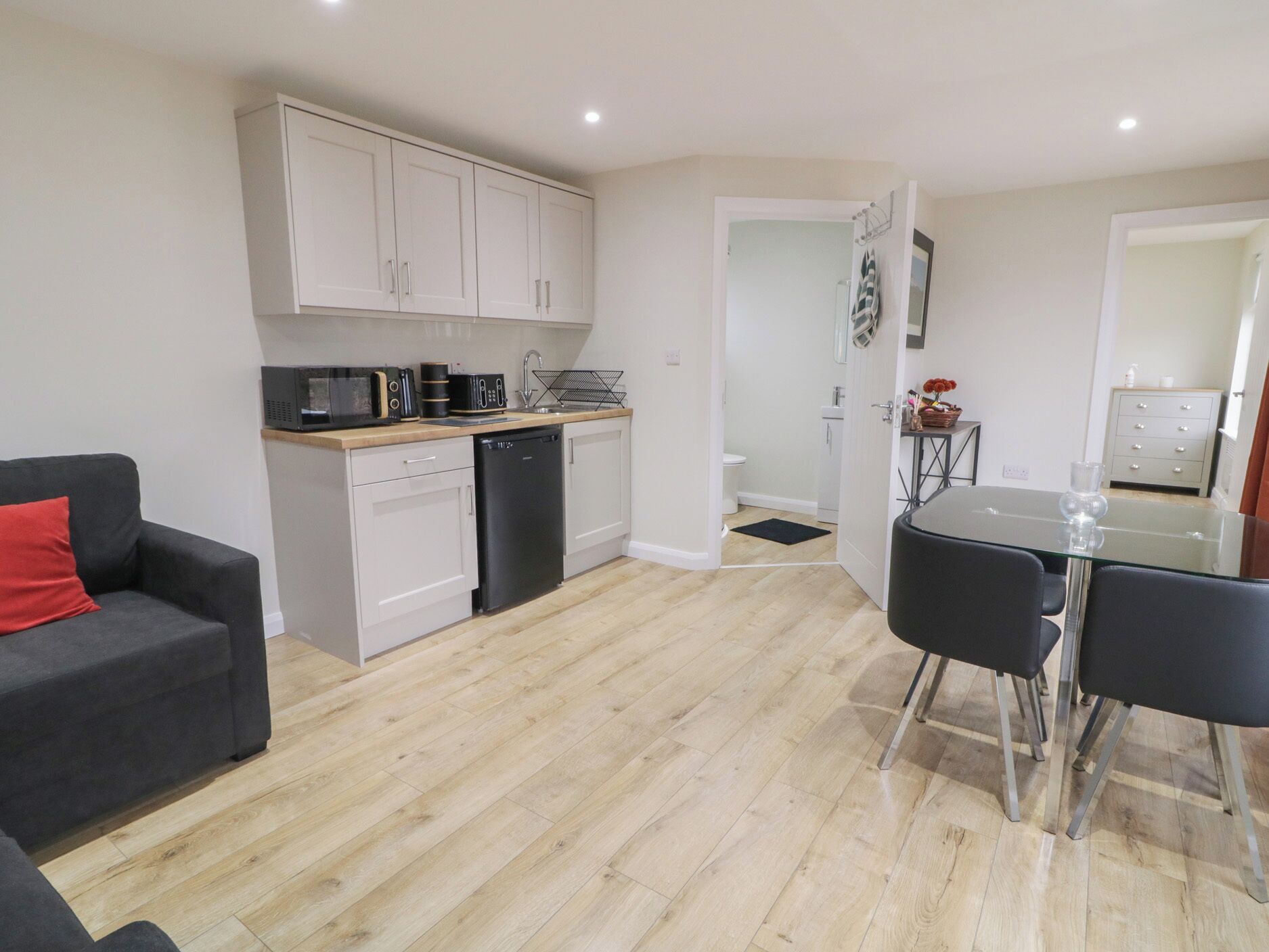 المنشأة من الداخل