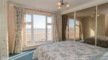 3 dormitoris, decoració individual i mobiliari individual