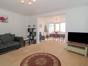 Living area - Breaking Waves (Burnham-on-Sea)