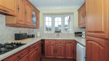 Dishwasher, cookware/dishes/utensils