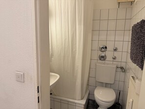 Handtücher, Seife, Toilettenpapier