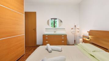 3 bedrooms, WiFi, bed sheets