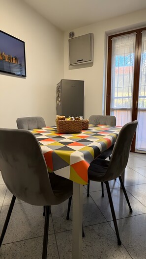 Dining - Villa 'In Saronno' with Balcony (Saronno)