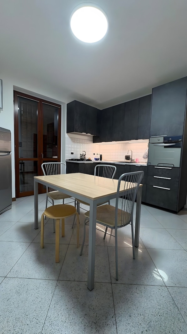 Dining - Villa 'In Saronno' with Balcony (Saronno)