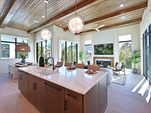 Palmetto Sunset -Heat Pool/Spa, Steps to Beach!