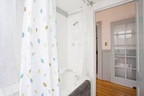 Hair dryer, towels - Quirky 2BR/1BA Victorian Gem (San Francisco)