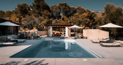 Gîte 'El Cabeco' avec vue montagne, piscine partagée et Wi-Fi