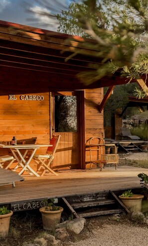 Outdoor dining - Rural House 'Aitana' with Mountain Views, Shared Pool and Wi-Fi (Aigues)
