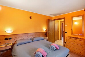 WiFi, bed sheets