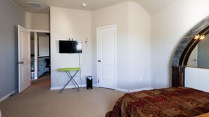 デスク、アイロン / アイロン台、WiFi、ベッドシーツ