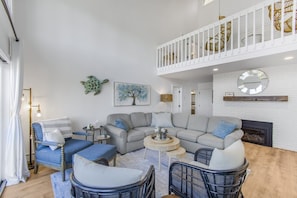 A living room with a sofa set, a coffee table, and a fireplace. - Villa Crystal/5bedrooms/Lakefront Luxury/Hot tub (Beulah)