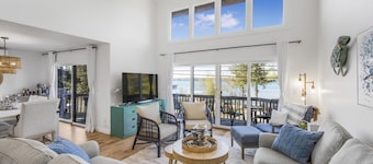 Villa Crystal/5bedrooms/Lakefront Luxury/Hot tub