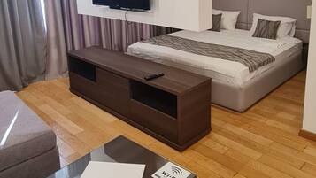 Superior studio, balkon, gedeeltelijk uitzicht op zee | Gratis wifi