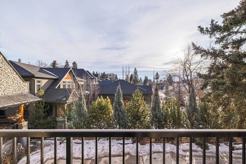 Luxury private 1 BR loft, next to the river and pathways, amazing quiet location