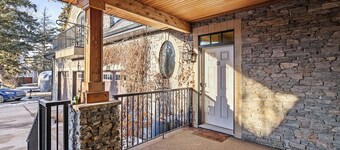 Luxury private 1 BR loft, next to the river and pathways, amazing quiet location