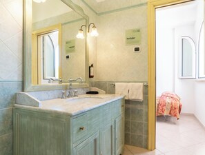 Kamar Triple Standar | Kamar mandi