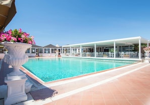 Piscina externa sazonal