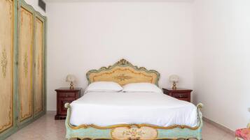 Standard Triple Room | Minibar, free WiFi, bed sheets