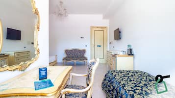 Standard-Dreibettzimmer | Minibar, kostenloses WLAN, Bettwäsche