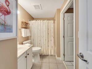Bathroom - Gulf Front 3/3 Summerwind 9th floor. Sunny and Chair (Navarre Beach)