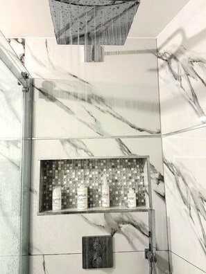 Shower, hair dryer, towels, soap - L'Eden Palavas 70m2* Sublime T3*Parking*Terrace*Beach (Palavas-les-Flots)