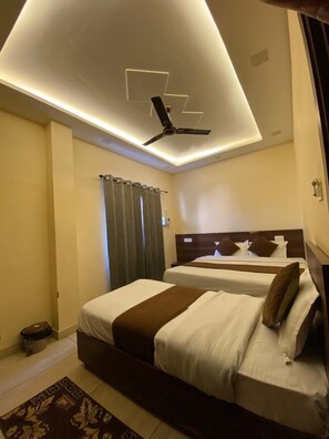 Habitación triple Premium | Escritorio y wifi gratis