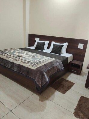 書桌、免費 Wi-Fi