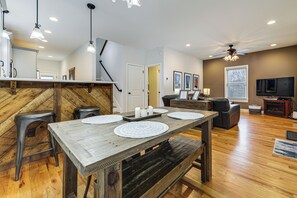 Dining - Hot Tub + Blue Ridge Mtn Views: Waynesville Home (Waynesville)