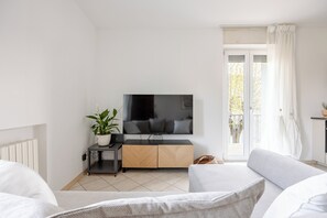 Smart TV - By The Lake Motta Avenue - Park and Lake (Desenzano del Garda)
